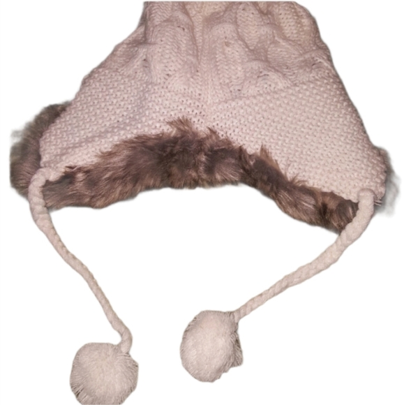 Old Navy | Cream & Fur Sherpa Hat - Picture 4 of 6